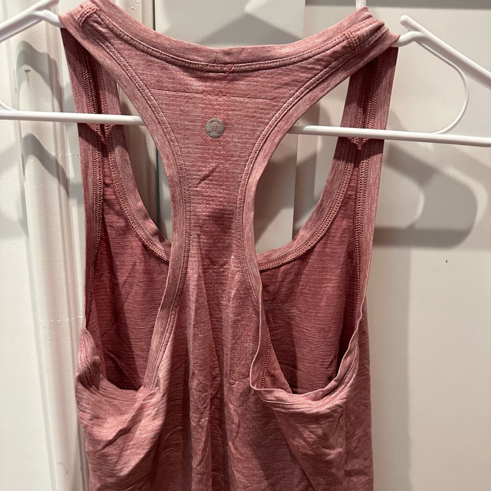 Lululemon Swiftly Tech tank (waist length) size 6